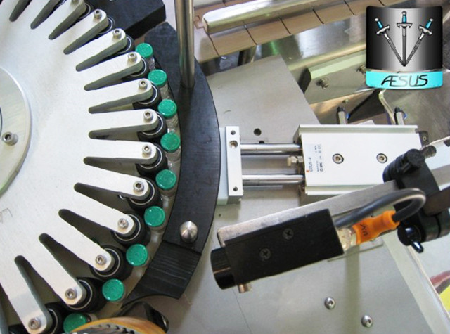 Detalhes da máquina rotativa rotativa de garrafas cônicas personalizadas automatizadas