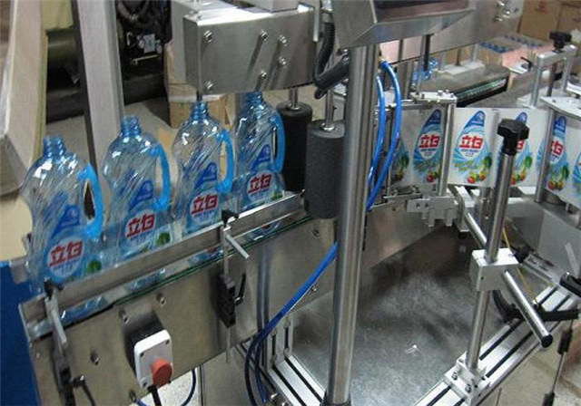 Máquina automática de rotulagem dupla face para frascos de loção de xampu Detalhes