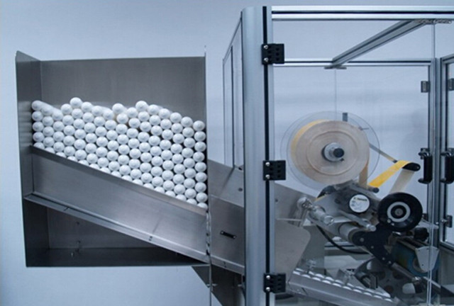 Máquina automática de rotulagem de tubos para cremes e loções, detalhes